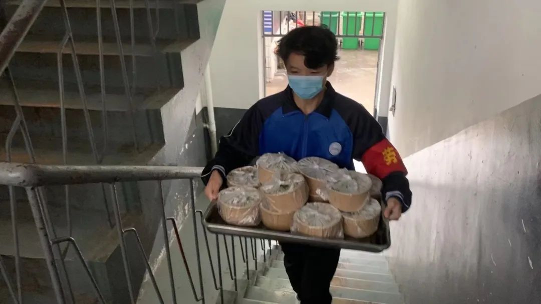 我们的战“疫”故事丨抗疫小卫士②：青春献礼，抗疫有我