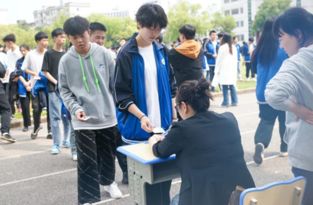 检查促提升，规范促发展丨市教育局检查组莅临我校指导学籍资助工作