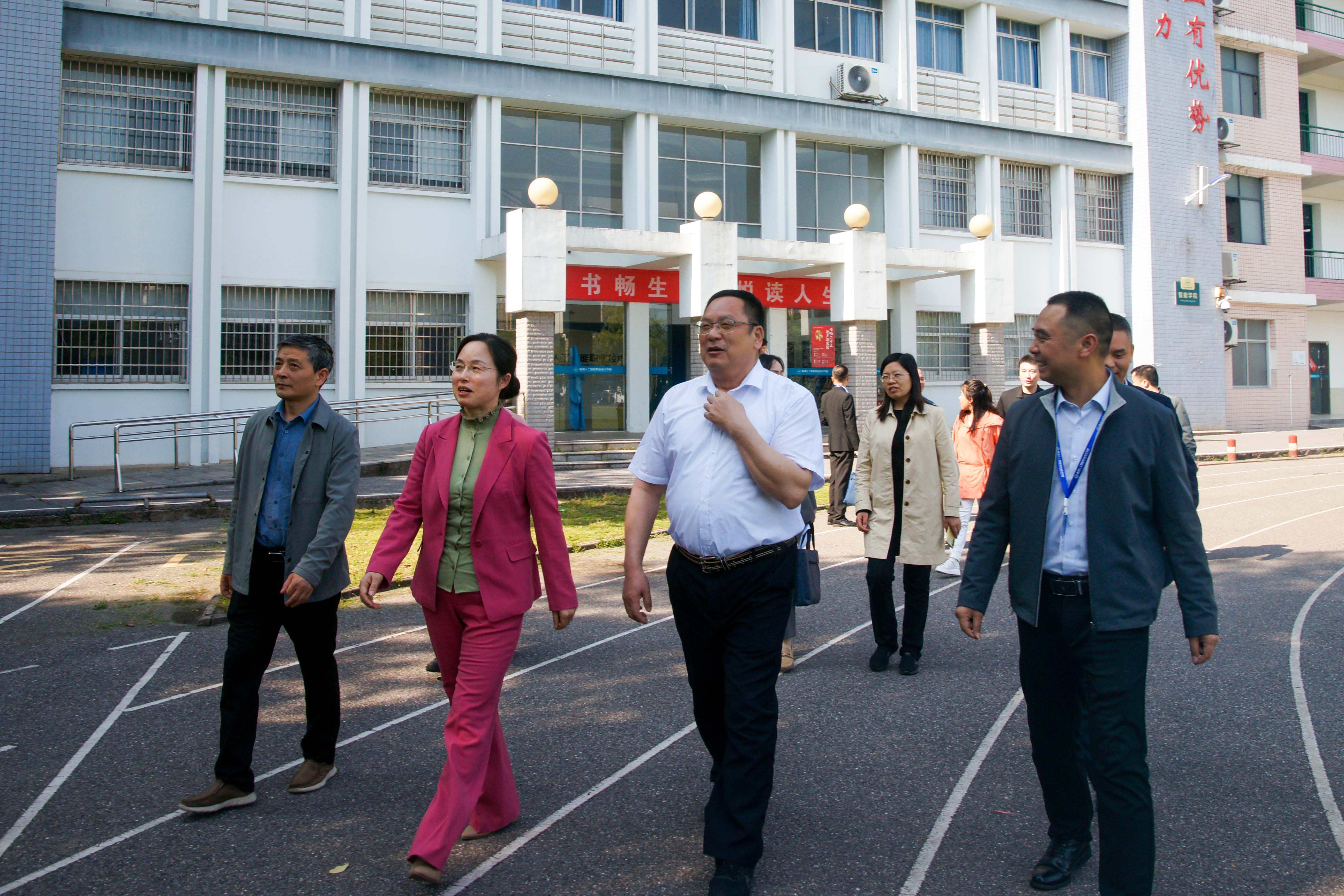 株洲市人大常委会副主任欧阳瑞丰一行莅临我校调研