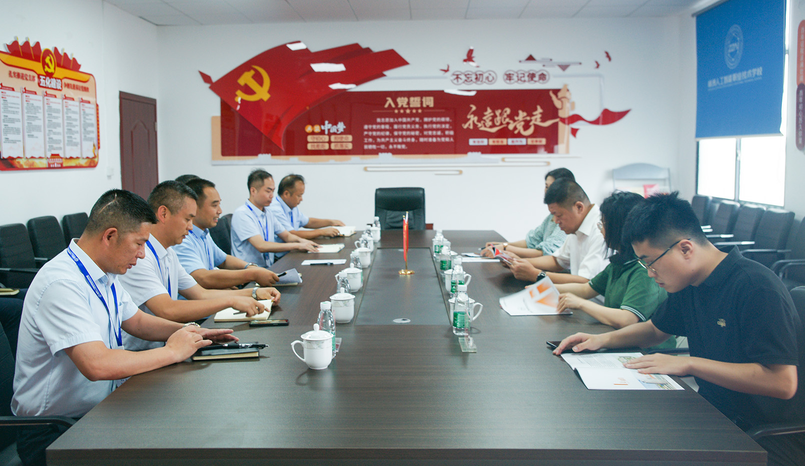 株洲国投集团党委副书记、工会主席杨宇一行莅临我校考察交流