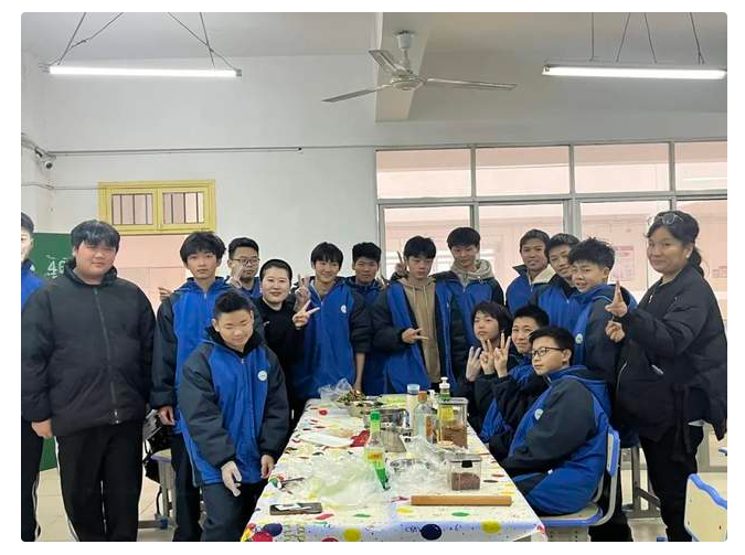 五育并举，全面发展——人工智能学校劳动教育课之“凉拌黄瓜”