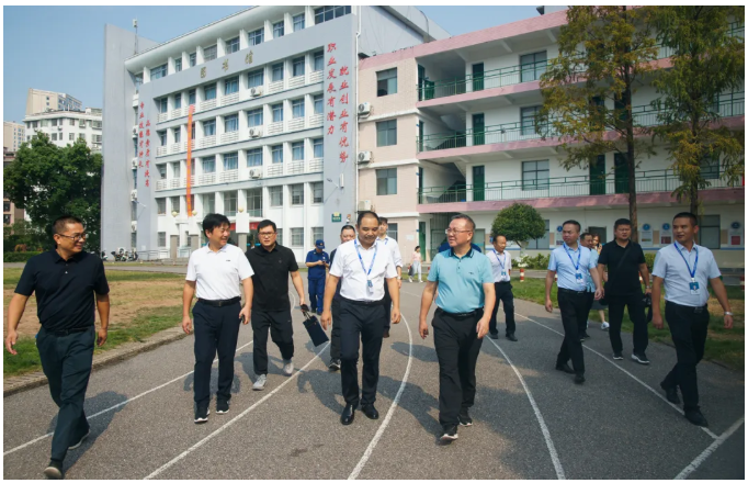 市政府副市长杨胜跃一行莅临我校检查国庆前安全生产工作