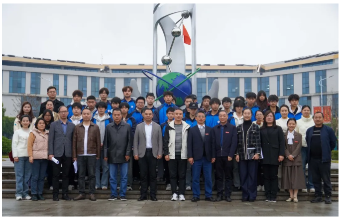 我校五年制大专班学生赴湖南化工职业技术学院开展课程体验活动