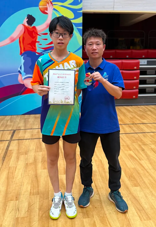 我校学子勇夺省青少年乒乓球锦标赛男子团体亚军，获评国家一级运动员称号